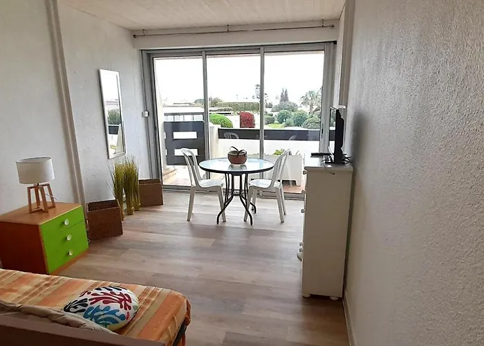 613, Port Nature 6 Au Village Naturiste * Agde